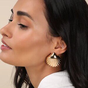 Lulus Oasis Beauty Gold Shell Statement Earrings